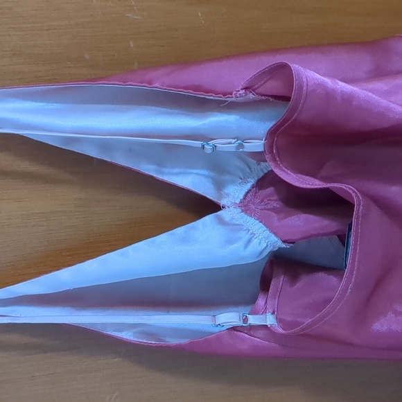 Beautiful pink nightie 100% polyester by Jones, New York - Picture 4 of 6